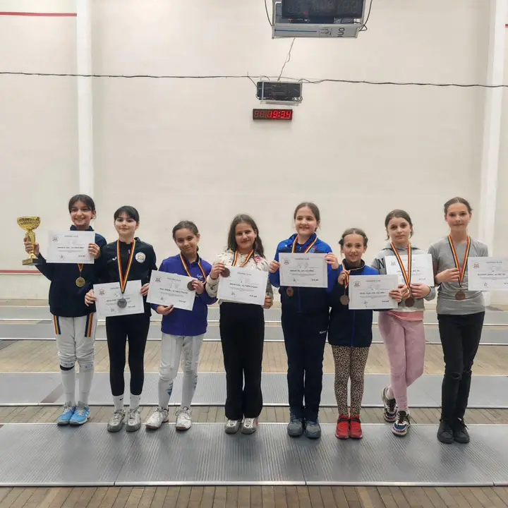 Cupe și diplome pentru cei mici